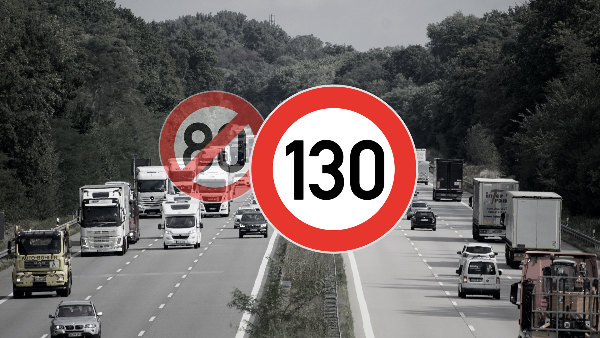 Sie sehen im Hintergrund eine Autobahn und im Vordergrund ein gültiges Schild für Temp 130 und ein ungültiges für Tempo 80.