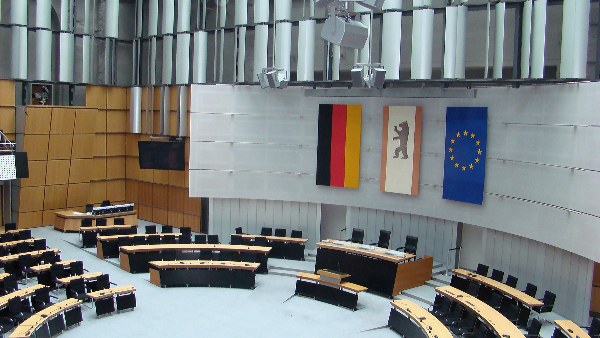Sie sehen den Plenarsaal des Berliner Abgeordnetenhaus im ehemaligen Preußischen Landtag in Berlin.