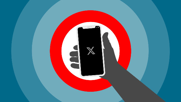 Sie sehen Smartphone mit X Logo.