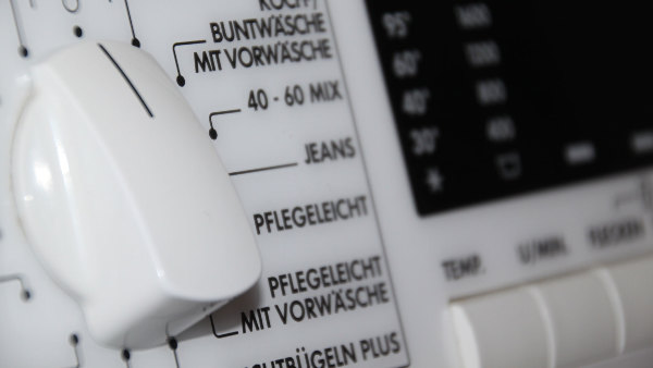 Sie sehen eine Waschmaschine.