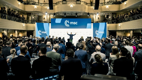 Sie sehen eine Ansicht der Münchner Sicherheitskonferenz von 2025.