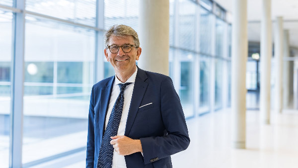 Sie sehen ein Pressefoto vom Kulturstaatsminister Wolfram Weimer.