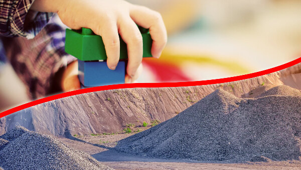 Sie sehen ein zweigeteiltes Bild mit der Hand eines spielenden Kindes oben und einer Bergbaugrube unten.