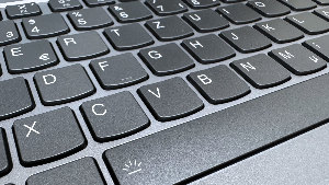 Sie sehen die Tastatur eines Computers.