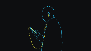 Sie sehen eine Person mit Kopfhörern beim Musik hören.