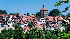 Sie sehen eine Panoramaansicht der Stadt Rothenburg ob der Tauber im Norden Bayerns.