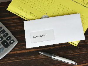 Sie sehen ein Kündigungsschreiben.